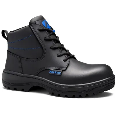 Fotografía de botas negras con azul hechas con los materiales más resistentes en el calzado industrial en un fondo blanco.